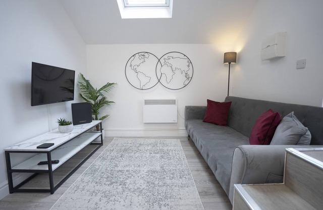 The Den - King BED 5 min Walk to City Centre