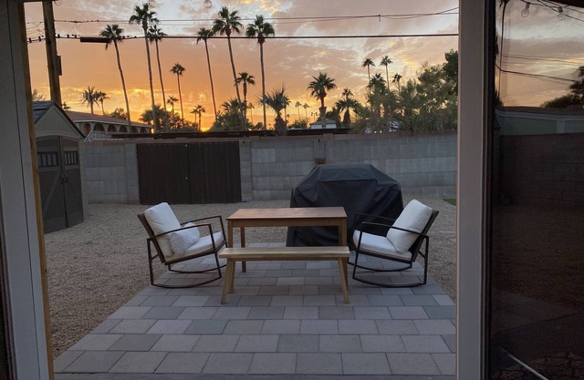The Desert Farmhouse /Relaxing getaway close 2 everything Scottsdale and Tempe