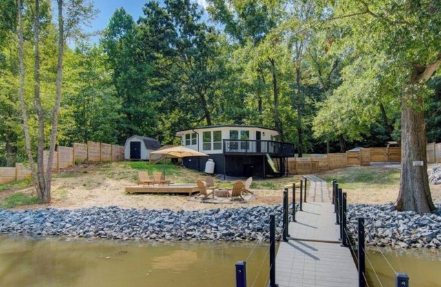 The Dodecagon Retreat on High Rock Lake