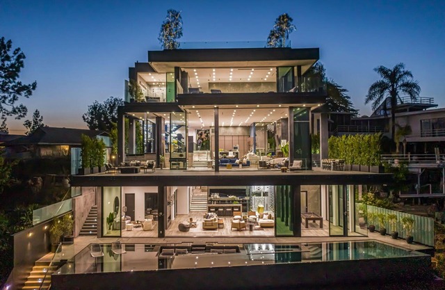 The Donella Mansion: Exquisite Modern Living in Bel Air with Stunning Views