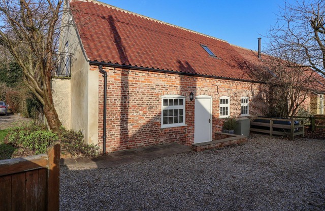 THE DOWER HOUSE COTTAGE, with a garden in Kirklington