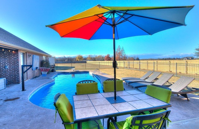 The Dream Cove/Spacious 5-bedroom, 5 bathroom home with pool/hot tub/game room