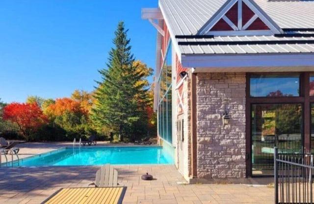 The DREAM HOUSE Retreat @Carriage Hill next door to HORSESHOE VALLEY RESORT