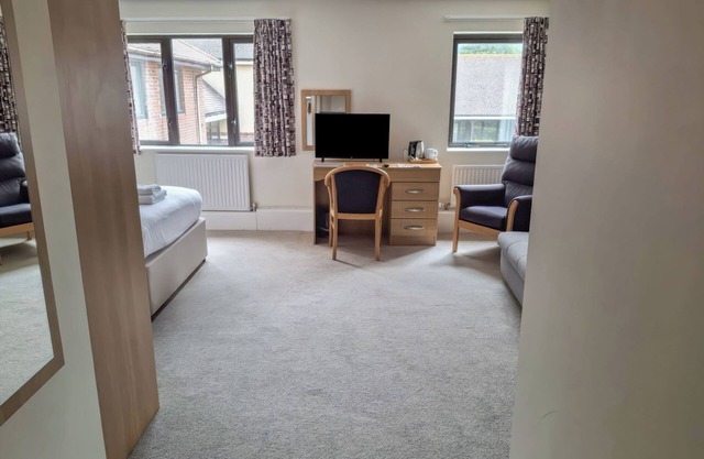 THE DRIFTWOOD DWELLING AT MARINE COURT in Littlehampton