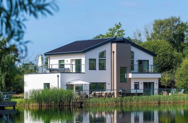 The Duck House | Dog-Friendly Lakehouse + Hot Tub