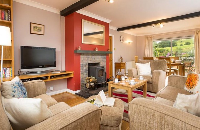 The Duck House - Three Bedroom House, Sleeps 5