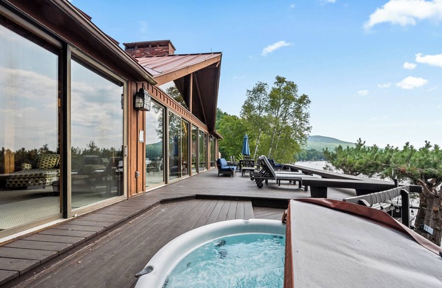 The Dunn Main House - Gorgeous home on Mooselookmeguntic Lake