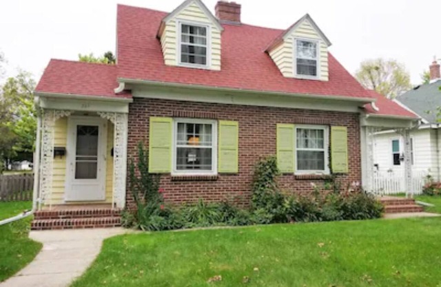 The East Side Inn is a charming little house in the small town of Morris, Minnesota.