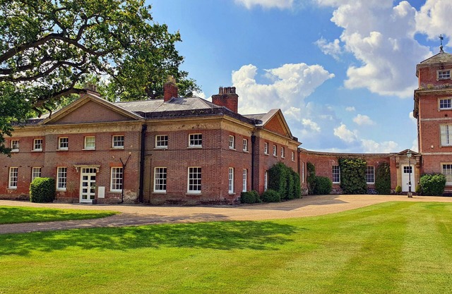 The East Wing - Three Bedroom Apartment, Sleeps 6