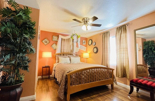 The Eclectic Casita 3 bed, 2 bath - 15 min from STRIP