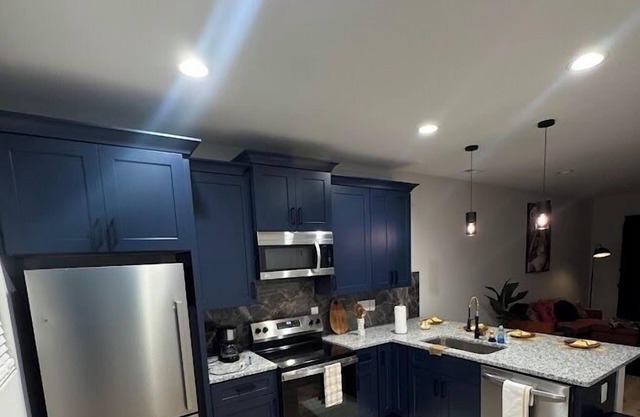 The Eclectic Escape! Stylish 3BR, 2.5BA townhome in concord