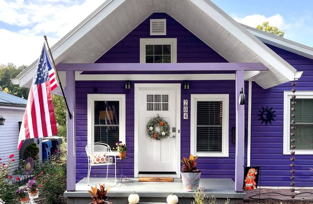 The Eggplant Cottage - Walking distance to downtown historic Jonesborough!