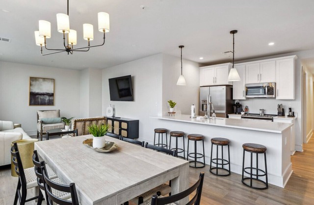 The Eleanor: 4BD/4B, 3 kings, 2 queens, sofabed