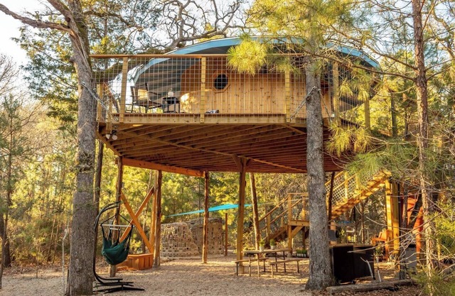 The Elf's Aerie, An Enchanting Dog-Friendly Treehouse in the Lost Pines Shire
