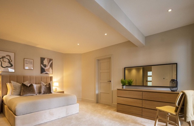 The Elizabeth Suite - 3 Bedroom With Parking