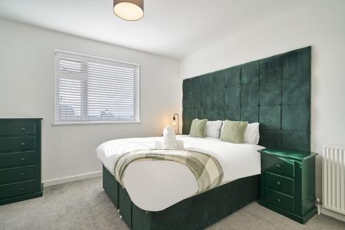 The Emerald - 6 Beds - Contractors - Free Parking