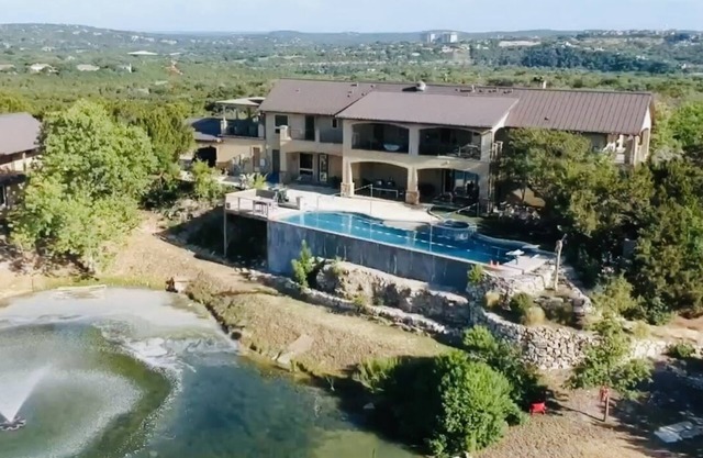 The Estate at Crystal Creek- 8 miles to downtown Austin!