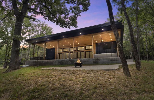 The Evergreen- A Private Luxury White River Cabin