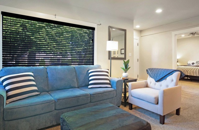 The Family Getaway! 5 bdrm 2 bath indoor adventure!