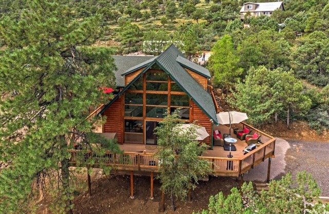 The Faraway Lodge in Pine