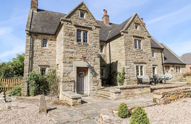 THE FARM HOUSE AT WILDERSLEY FARM, family friendly in Belper