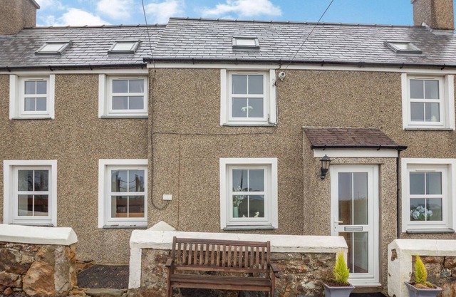 THE FARM HOUSE, family friendly, with hot tub in Abersoch