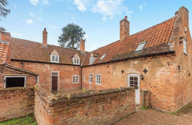 The Farmhouse - UK45171