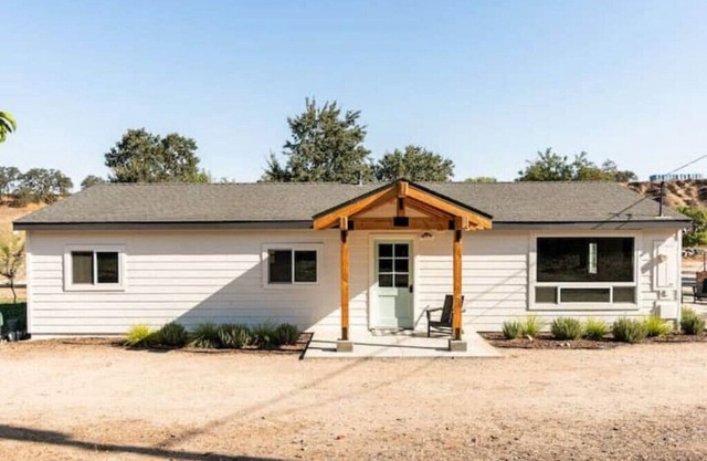 The Farmhouse on Union Road Wine Trailn