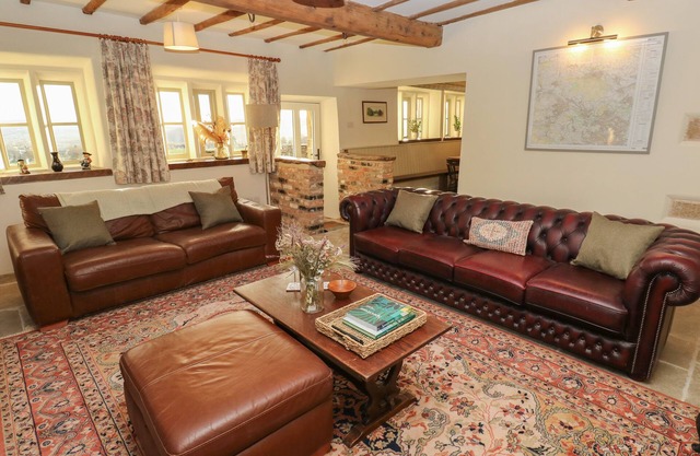 THE FARMHOUSE, pet friendly, with open fire in East Morton