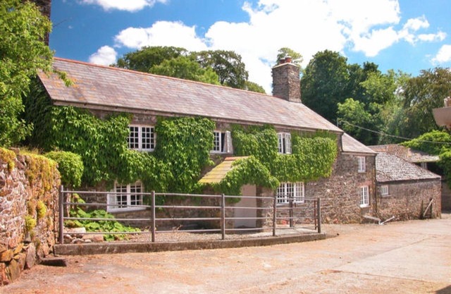 THE FARMHOUSE, pet friendly, country holiday cottage in Lydford