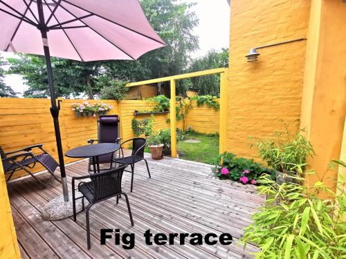 The FIG Studio - "Den Gule Svane" Guest House - near Rønne & Beach