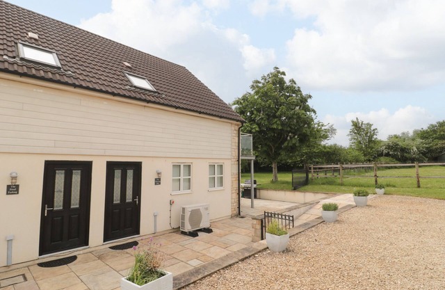THE FINAL FURLONG, pet friendly, with a garden in Bruton