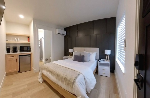 The Flats-Suite 4-Full Size Bed-Downtown CDA!