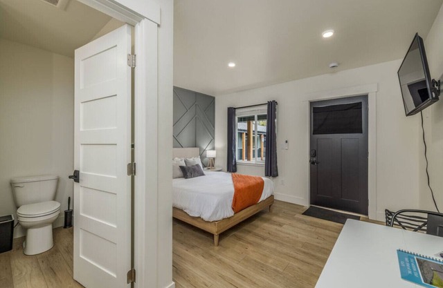 The Flats-Suite 5-Queen Bed-Downtown CdA!