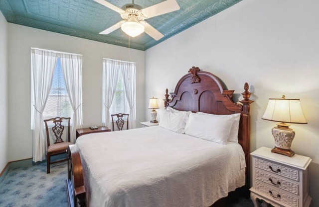 The Fort Worth Room at The Eastland Historic Hotel