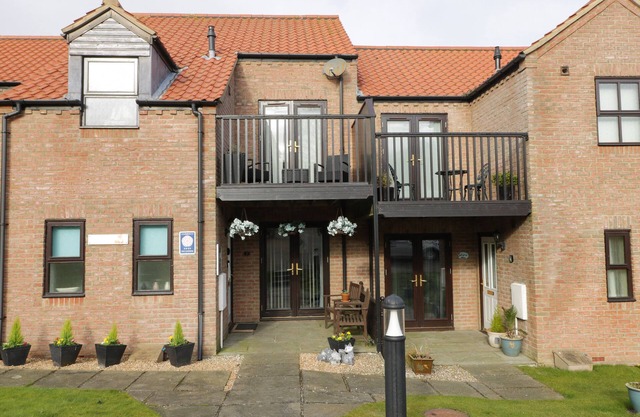 THE FOX'S DEN, pet friendly, with a garden in Whitby