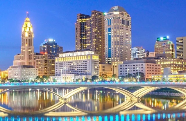 The Franklinton Flat | No Steps | Garage Parking!