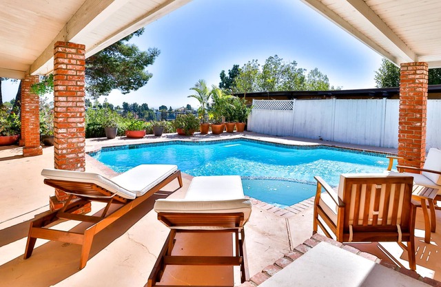 The Fresh Air of Bel Air: Pool & Stunning Views