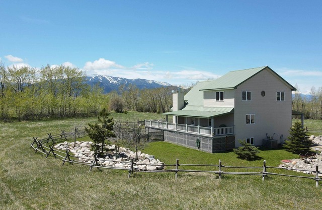 ‘The Front Porch’ 20-Acre Country Home w/Mtn View