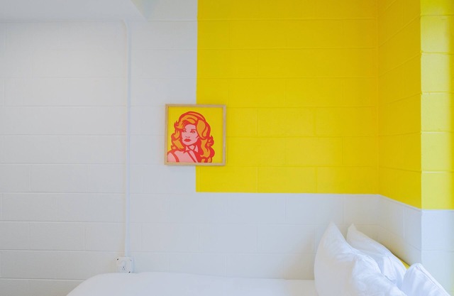 The Gallatin 218 Cozy Full, Colorful Boutique Hotel