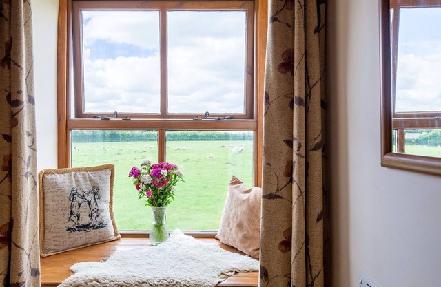 The Gallery at King John's Barn - sleeps 4 guests in 2 bedrooms