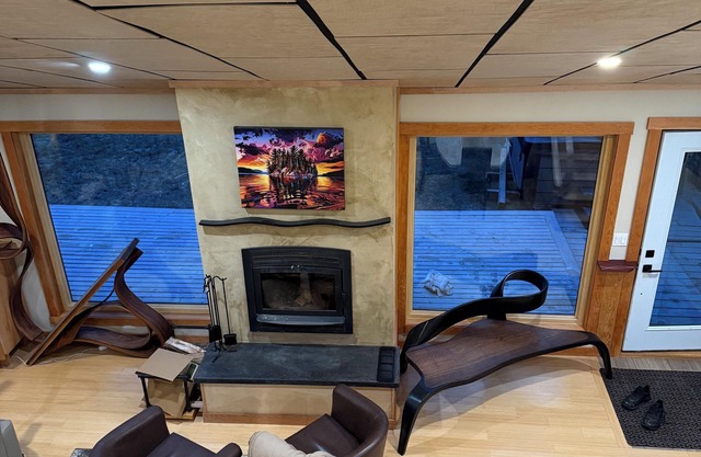 The Gallery/Spa House in picturesque Oceanside community