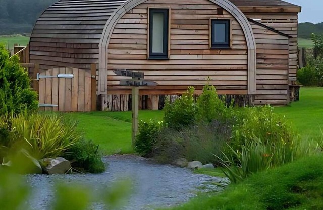 The Galloway Steading-The Hedgehogs Hideout Family cabin with Hot Tub