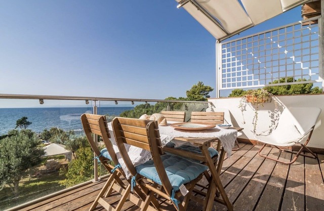 The gate to the seaExclusive villa for 12 people six bedrooms and five bathrooms.