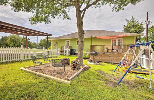 'The Gathering Place' Brenham Home on 6 Acres