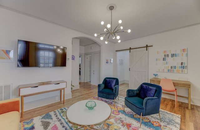 The Gem of Bull Street Downstairs DT Apartment