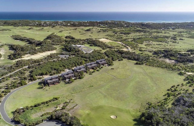 The Golf House @ St Andrews Beach Golf Club - perfect for golfers & non-golfers.