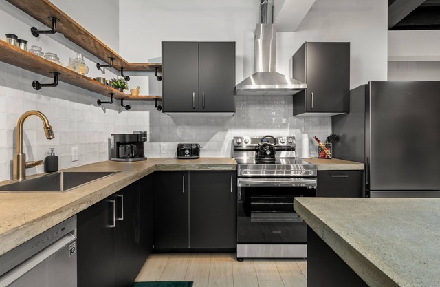 The Goodman: Front Street Flats