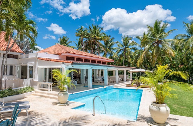 The gorgeous Villa Giraldez with a spectacular view over the Golf course