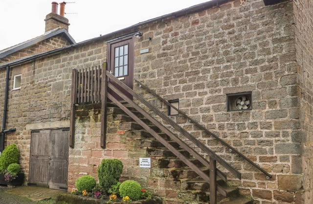 THE GRANARY, romantic, character holiday cottage in Spofforth